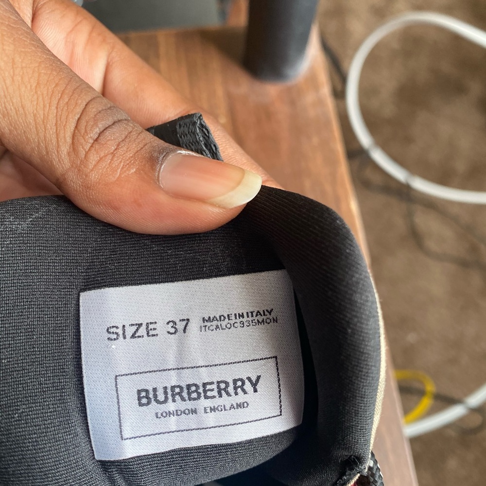 Burberry shoes - Picture 5 of 7